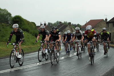 Ryedale Grand Prix 2010 - Peleton through Stonegrave Ryedale Grand Prix 2010 - Peleton through Stonegrave