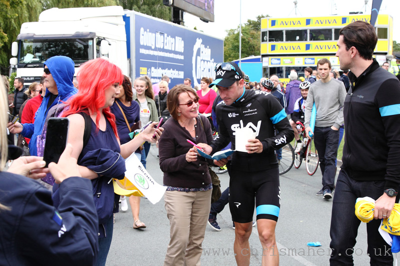 Stage Winner & Chain Reaction Cycles Points Jersey, Elia Viviani - SKY, Autographing... 