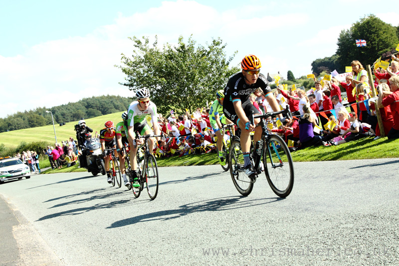 Aviva Tour of Britain 2015 Leading group into Brampton! 